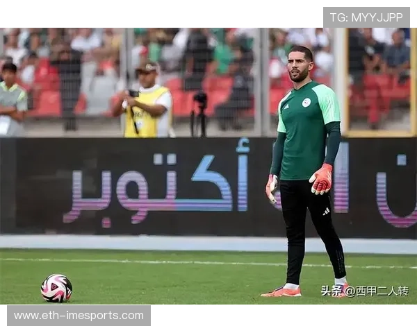 足球训练馆内崭露头角的球星名字及其成长轨迹揭秘 足球训练馆内崭露头角的球星名字及其成长轨迹揭秘